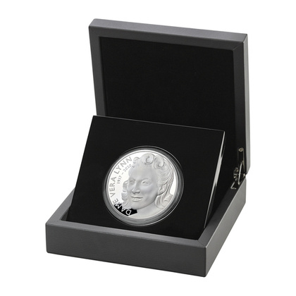 Celebrating the Life and Legacy of Dame Vera Lynn 5 oz Silver 2022 Proof 