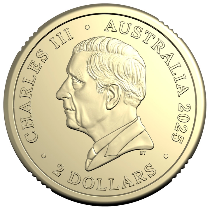 80 let poté: Připomínka druhé světové války $2 bronz 2025, mincovní značka "C"